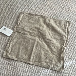 H&M home zippers pillow case. NWT
